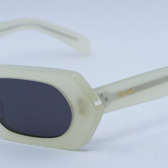 🕶️ New Celine CL40243I 39A Sunglasses -Opal Vanilla Frame, Smoke Lenses - Picture 4 of 11